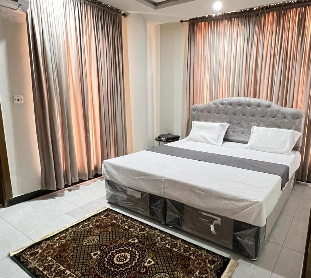 Northern Suites Bahria Town ラーワルピンディー エクステリア 写真