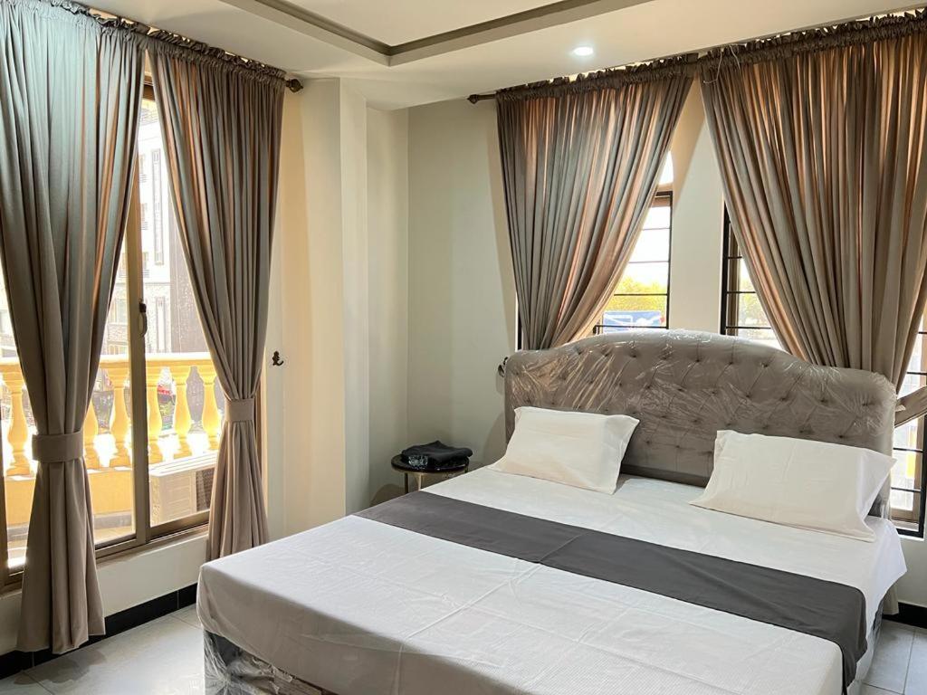 Northern Suites Bahria Town ラーワルピンディー エクステリア 写真