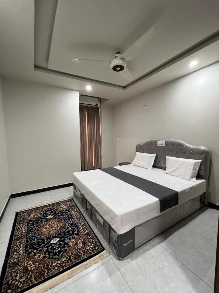 Northern Suites Bahria Town ラーワルピンディー エクステリア 写真