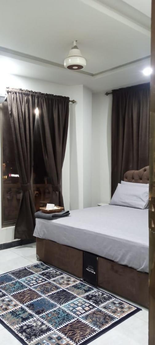 Northern Suites Bahria Town ラーワルピンディー 部屋 写真
